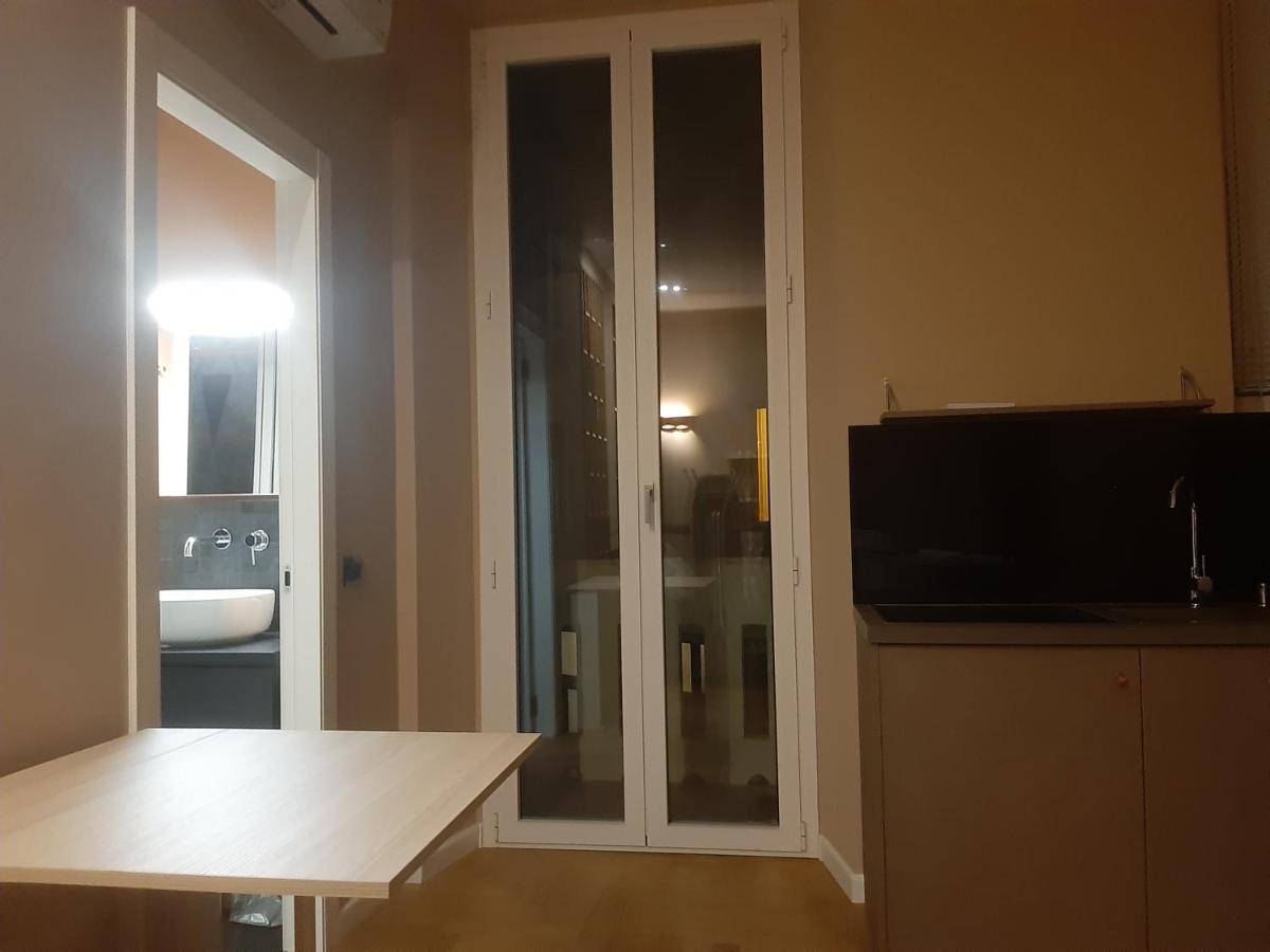 Catenica Milan Bagian luar foto