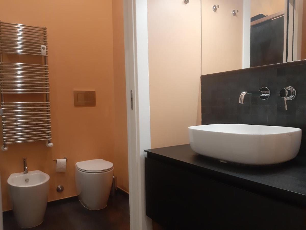 Catenica Milan Bagian luar foto