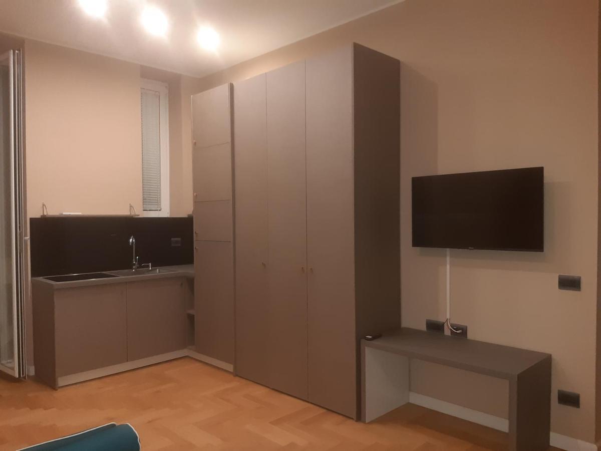 Catenica Milan Bagian luar foto