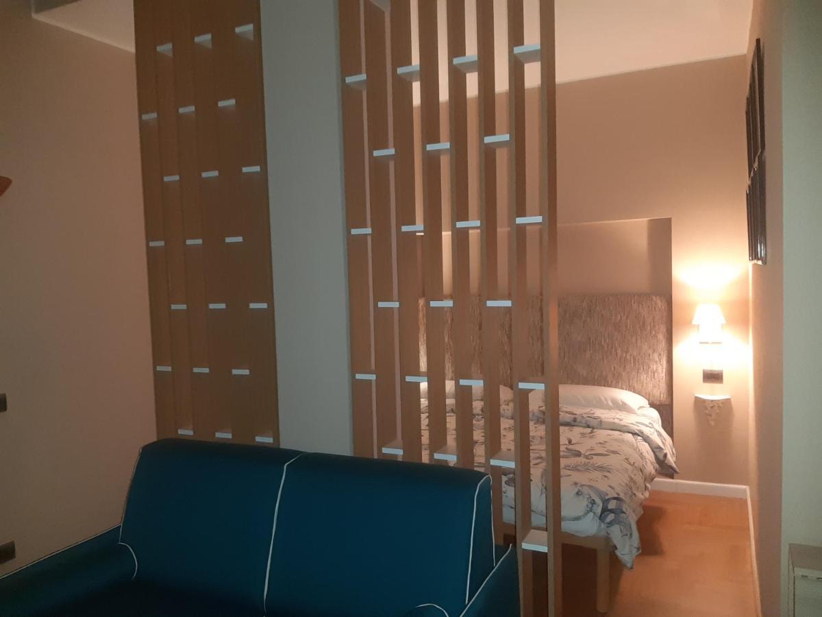 Catenica Milan Bagian luar foto